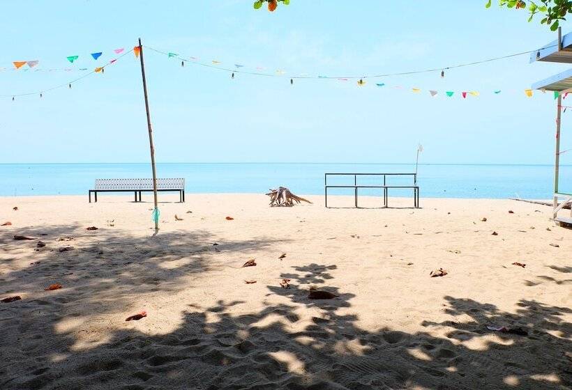 Hotel Tharadol Beach Resort