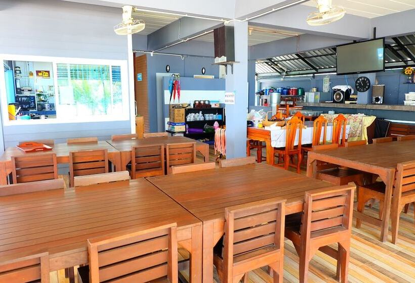 Hotel Tharadol Beach Resort