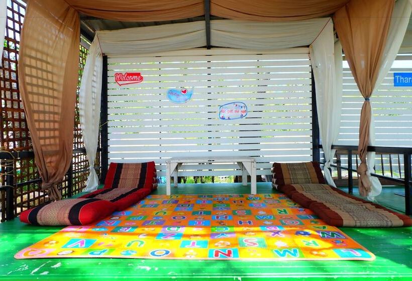 Hotel Tharadol Beach Resort