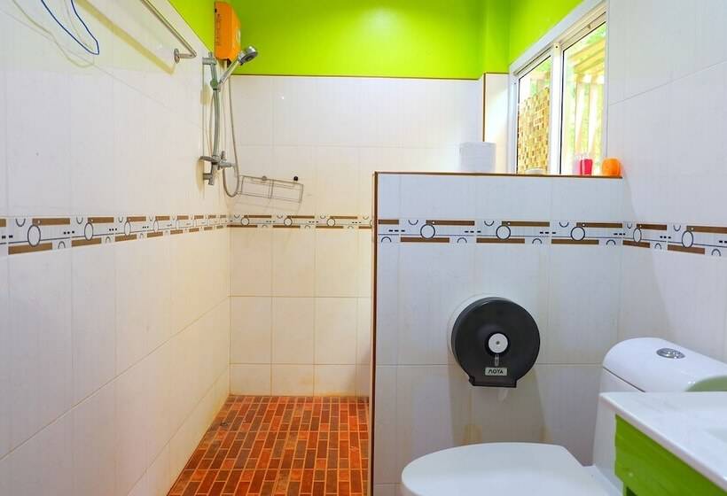 Hotel Tharadol Beach Resort