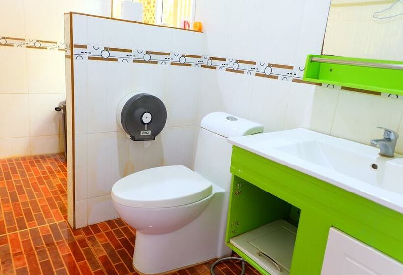 Hotel Tharadol Beach Resort