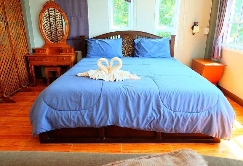 Hotel Tharadol Beach Resort