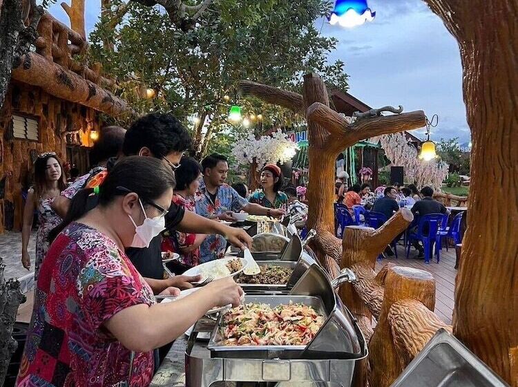 هتل Timberland And Fruit Resort