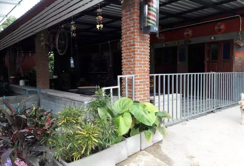 Majatalo Baan Raiplaysoi Homestay