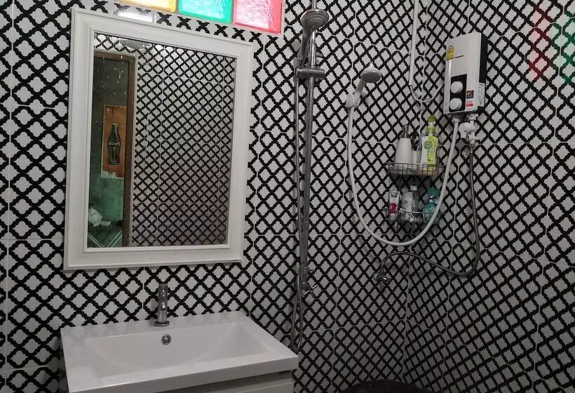 Majatalo Baan Raiplaysoi Homestay