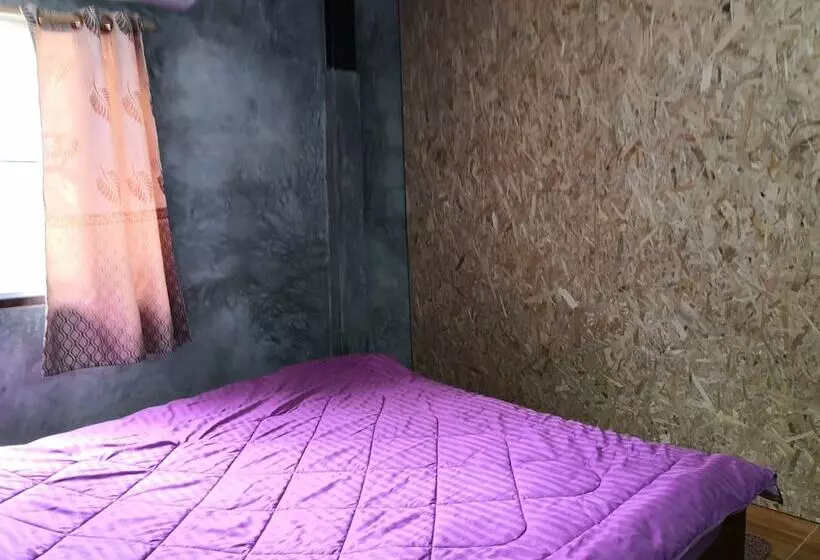 Majatalo Baan Raiplaysoi Homestay