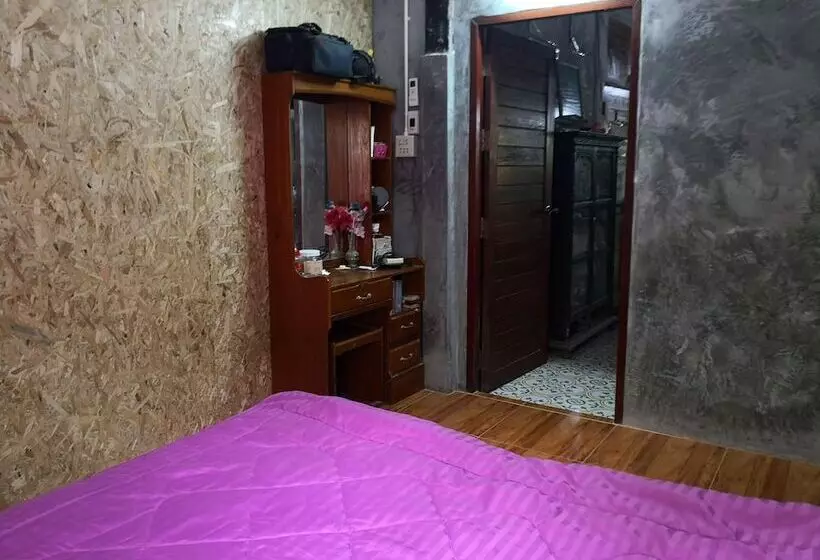 Majatalo Baan Raiplaysoi Homestay