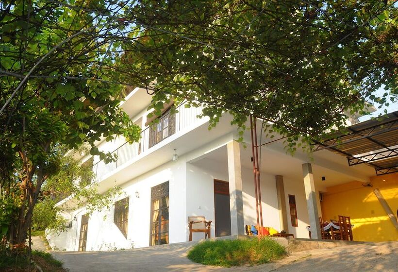 بنسيون The Colombo Village