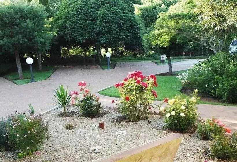 Majatalo Paradise Cove Country House