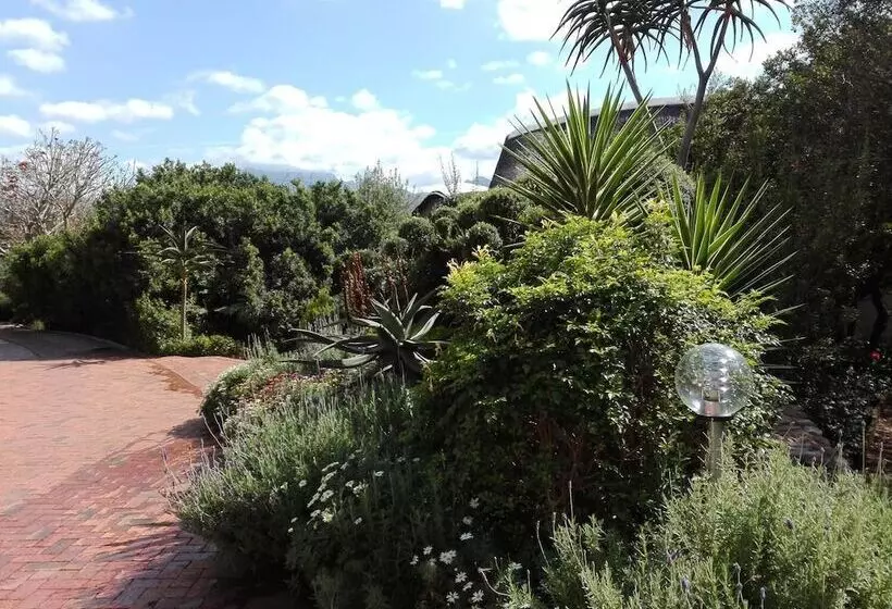 Majatalo Paradise Cove Country House