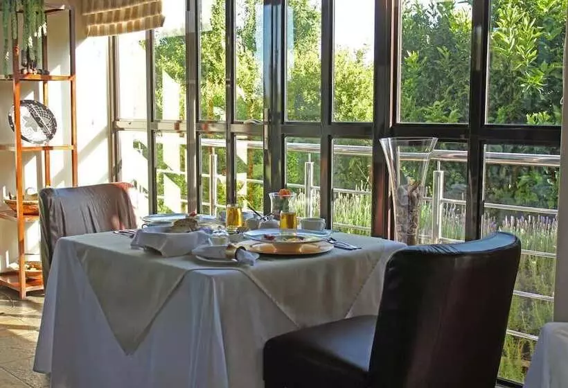 Majatalo Paradise Cove Country House