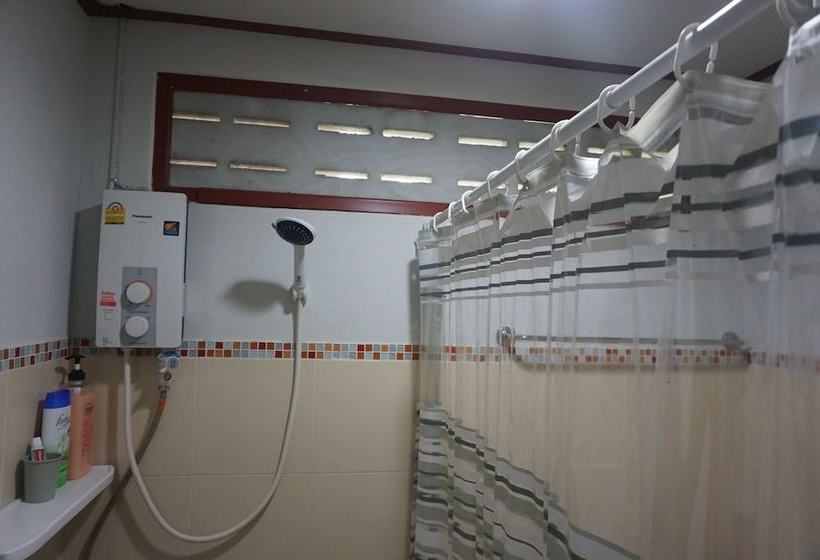 리조트 Baan Suan Varaphan