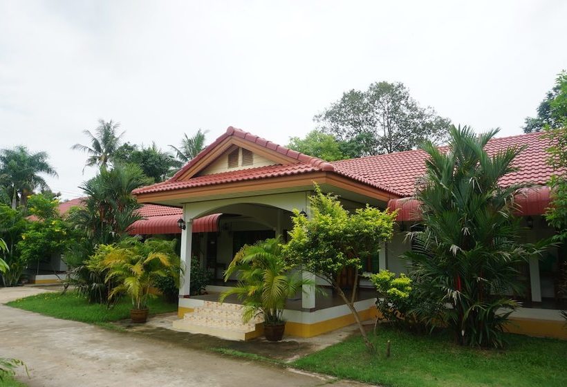 리조트 Baan Suan Varaphan