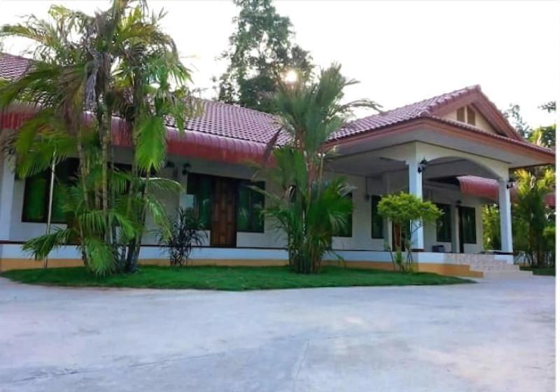 리조트 Baan Suan Varaphan