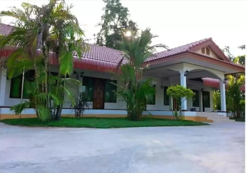 リゾートホテル Baan Suan Varaphan