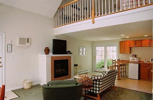 Country Garden Inn & Motel