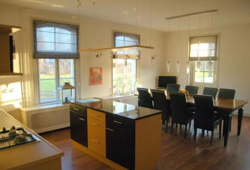 Hampshire Hotel   Avenarius