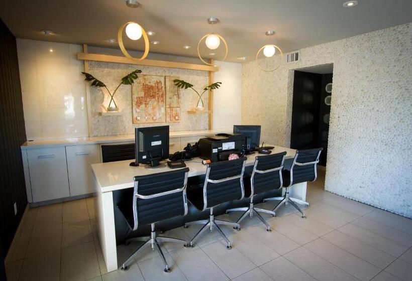 Отель Scottsdale Parkview