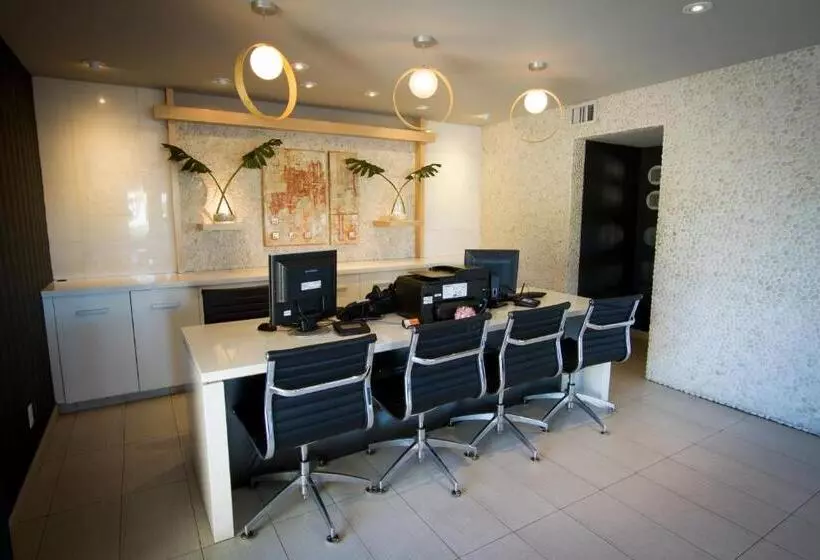 هتل Scottsdale Parkview