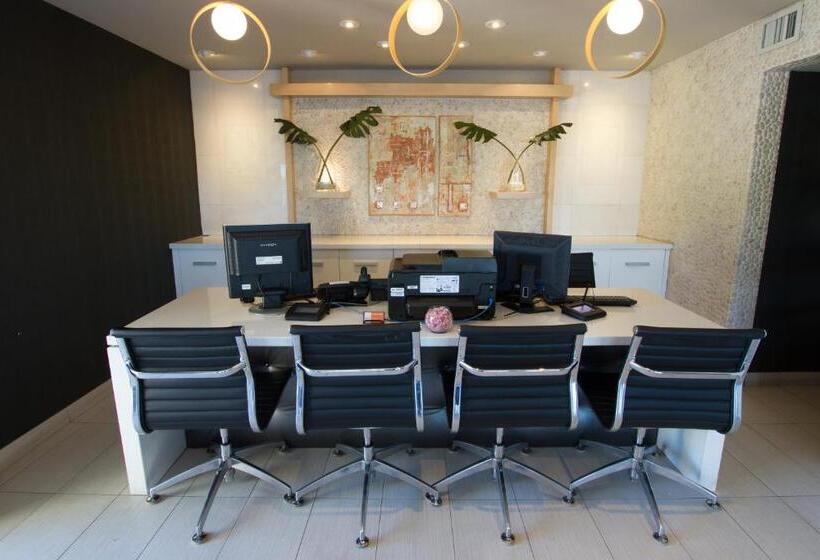 Отель Scottsdale Parkview