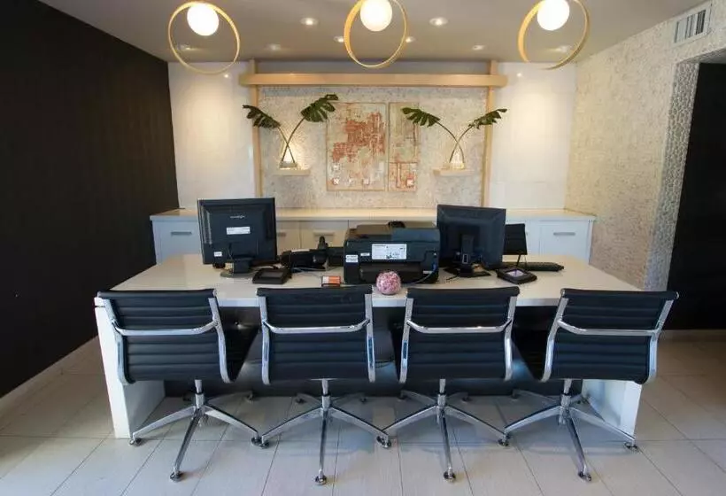 هتل Scottsdale Parkview