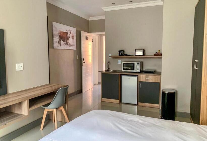 ホテル At Hatfield Apartments