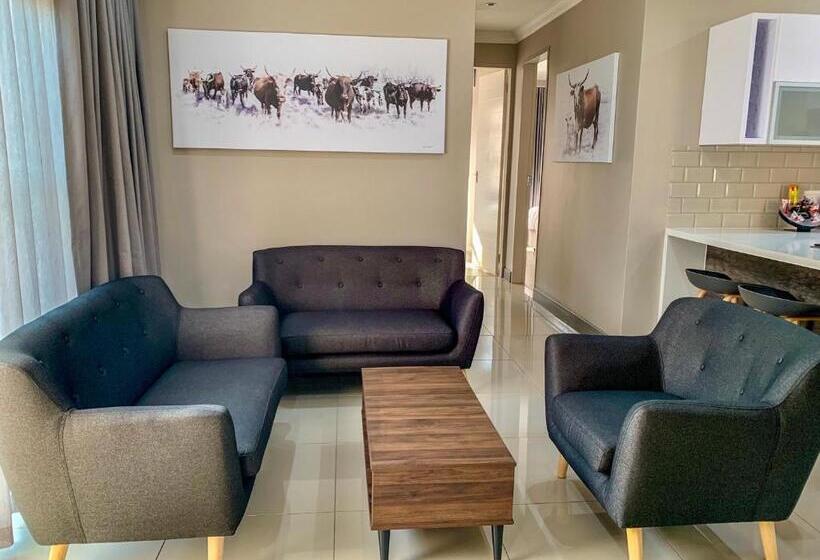 ホテル At Hatfield Apartments