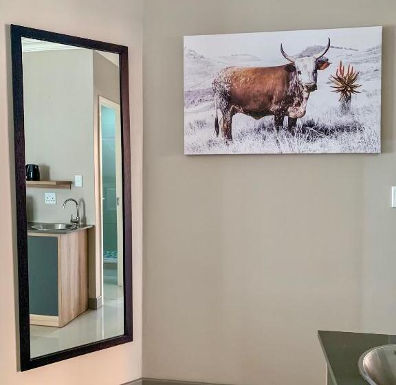 ホテル At Hatfield Apartments