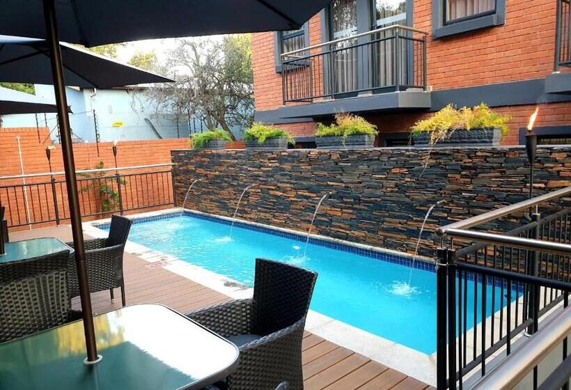 ホテル At Hatfield Apartments