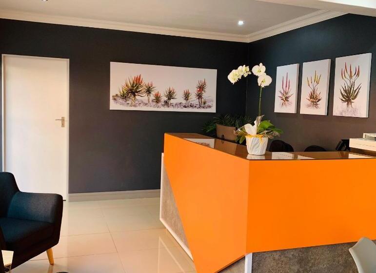 ホテル At Hatfield Apartments