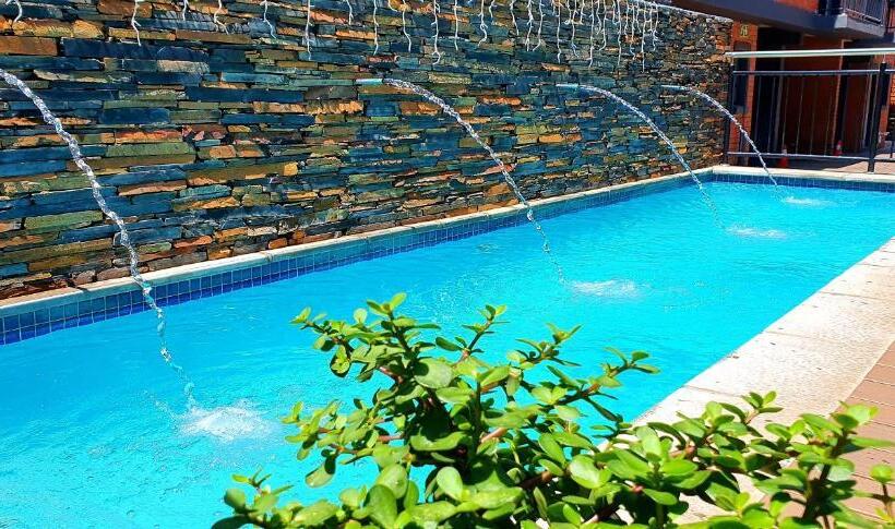 ホテル At Hatfield Apartments