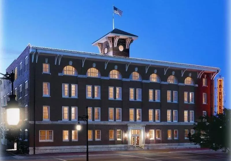 בית מלון כפרי At Old Town