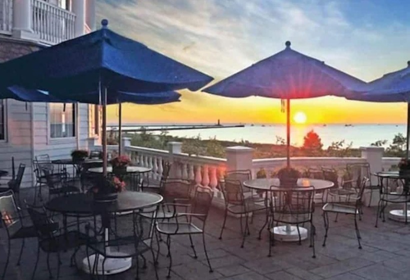 Otel Blue Harbor Resort And Conference Center