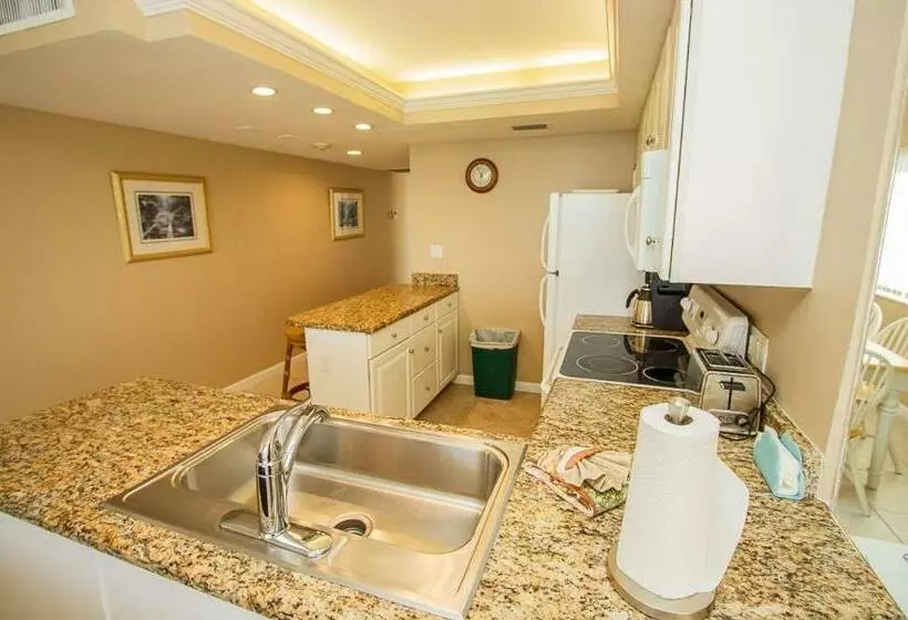 هتل Harborview Sea Winds