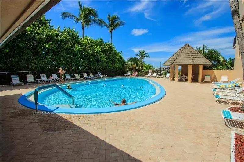 هتل Harborview Sea Winds