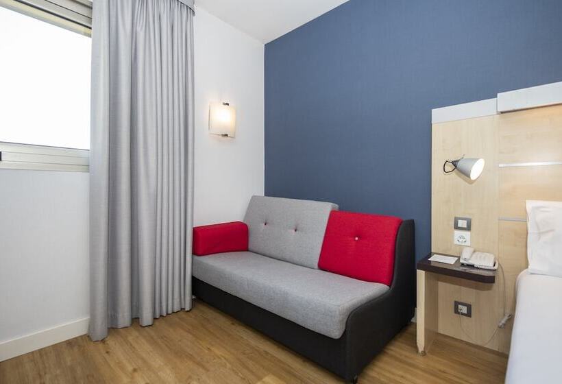Отель Holiday Inn Express Barcelona   Montmeló, An Ihg