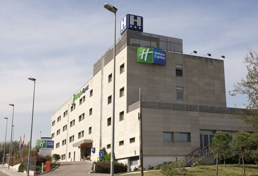 Отель Holiday Inn Express Barcelona   Montmeló, An Ihg
