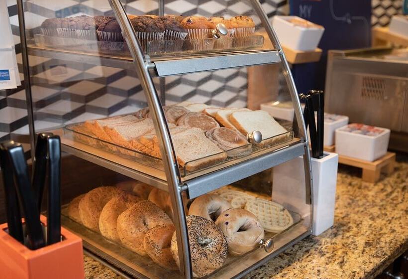 هتل Holiday Inn Express Bloomington West, An Ihg