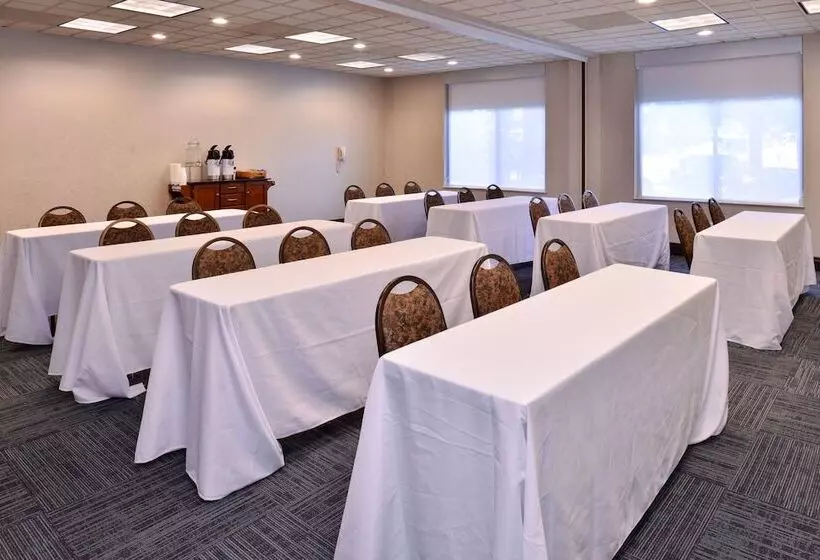 Отель Holiday Inn Express Portland West/hillsboro, An Ihg