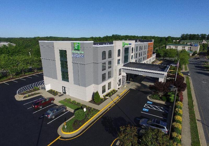 Отель Holiday Inn Express Quantico Stafford, An Ihg