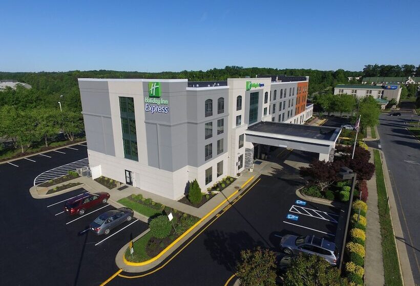 Отель Holiday Inn Express Quantico Stafford, An Ihg