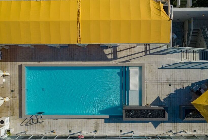 Leslie Hotel Ocean Drive