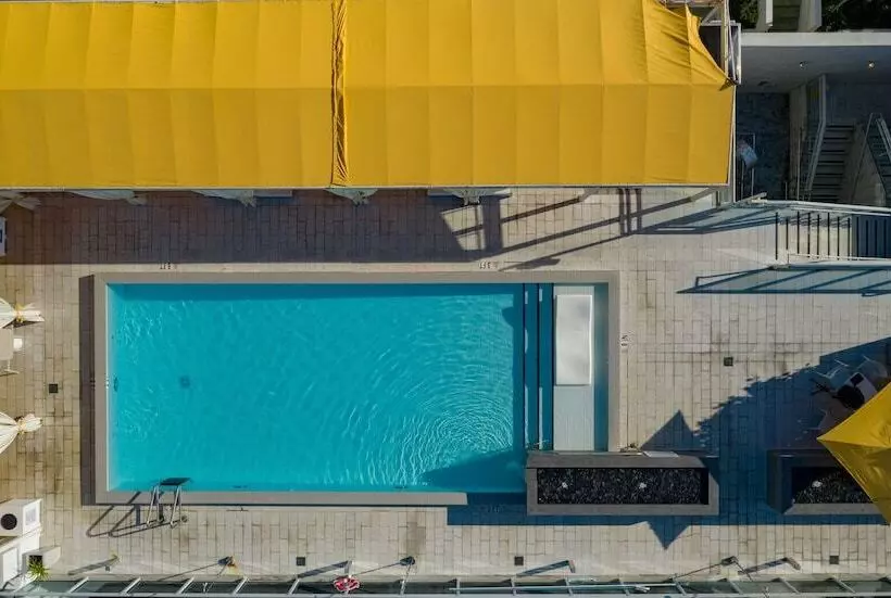 Leslie Hotel Ocean Drive