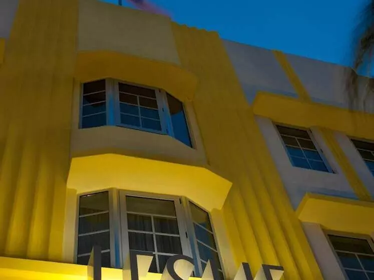 Leslie Hotel Ocean Drive