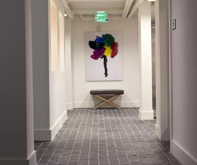 Leslie Hotel Ocean Drive