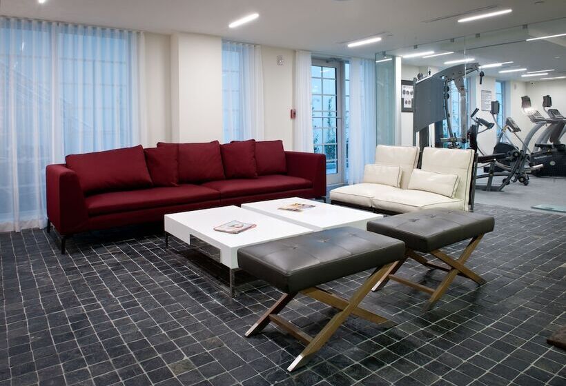 Leslie Hotel Ocean Drive