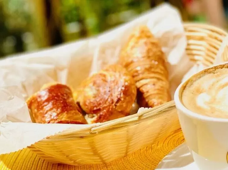 Leslie Hotel Ocean Drive