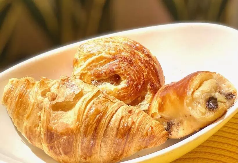 Leslie Hotel Ocean Drive