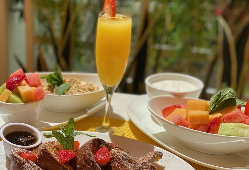 Leslie Hotel Ocean Drive