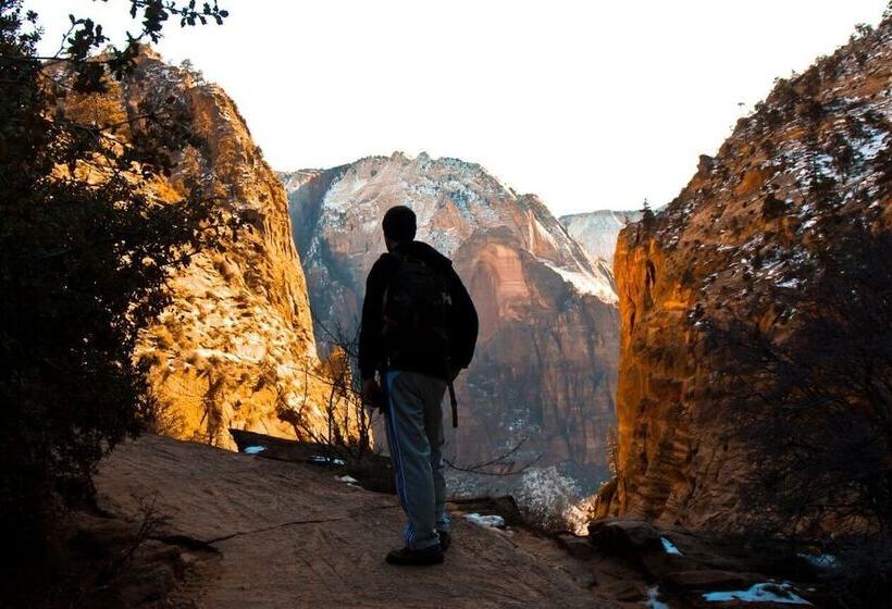 Otel Red Mountain Resort